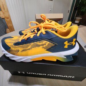 Under Armour youth size 7 Charged Scramjet